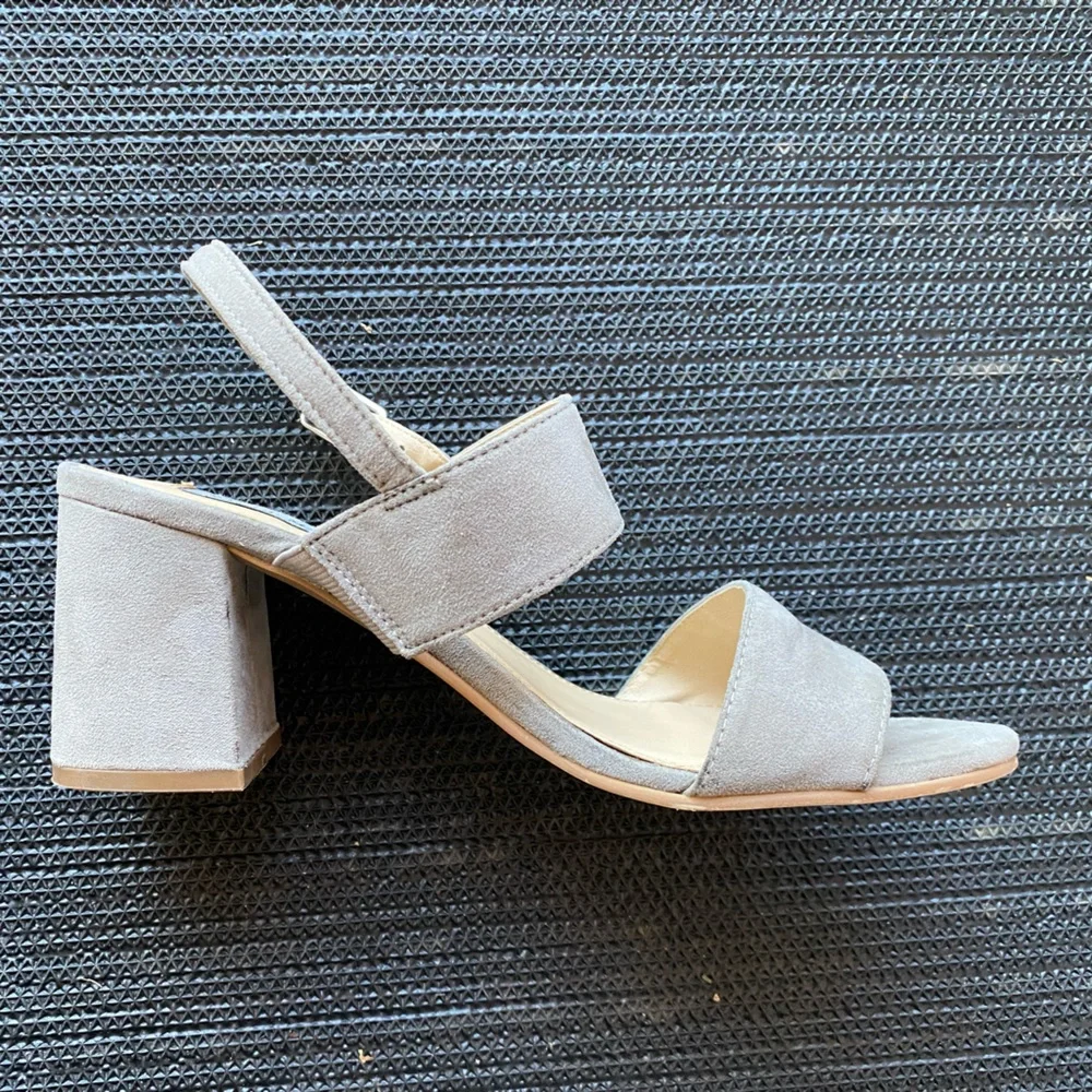 Steve Madden | Size 37 FANN faux suede grey block sandals - Picture 7 of 11